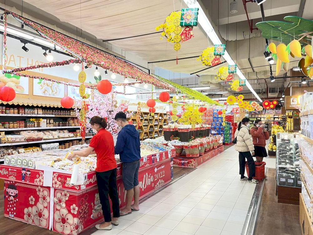 An eye-catching gift display at Lotte Mart